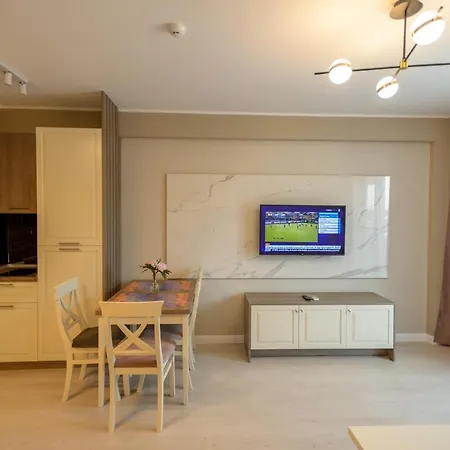 Plazza Mamaia Nord 公寓式酒店 那沃达利