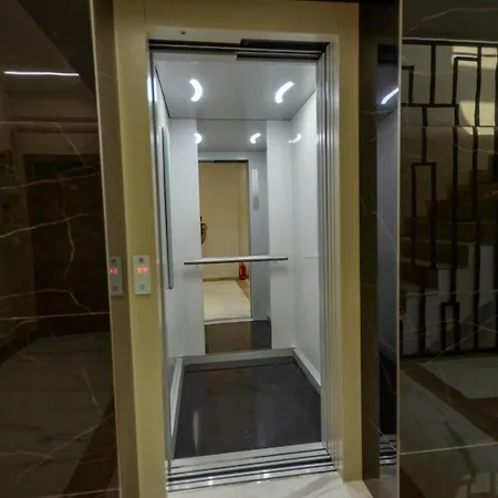 Plazza Mamaia Nord 公寓式酒店 3*